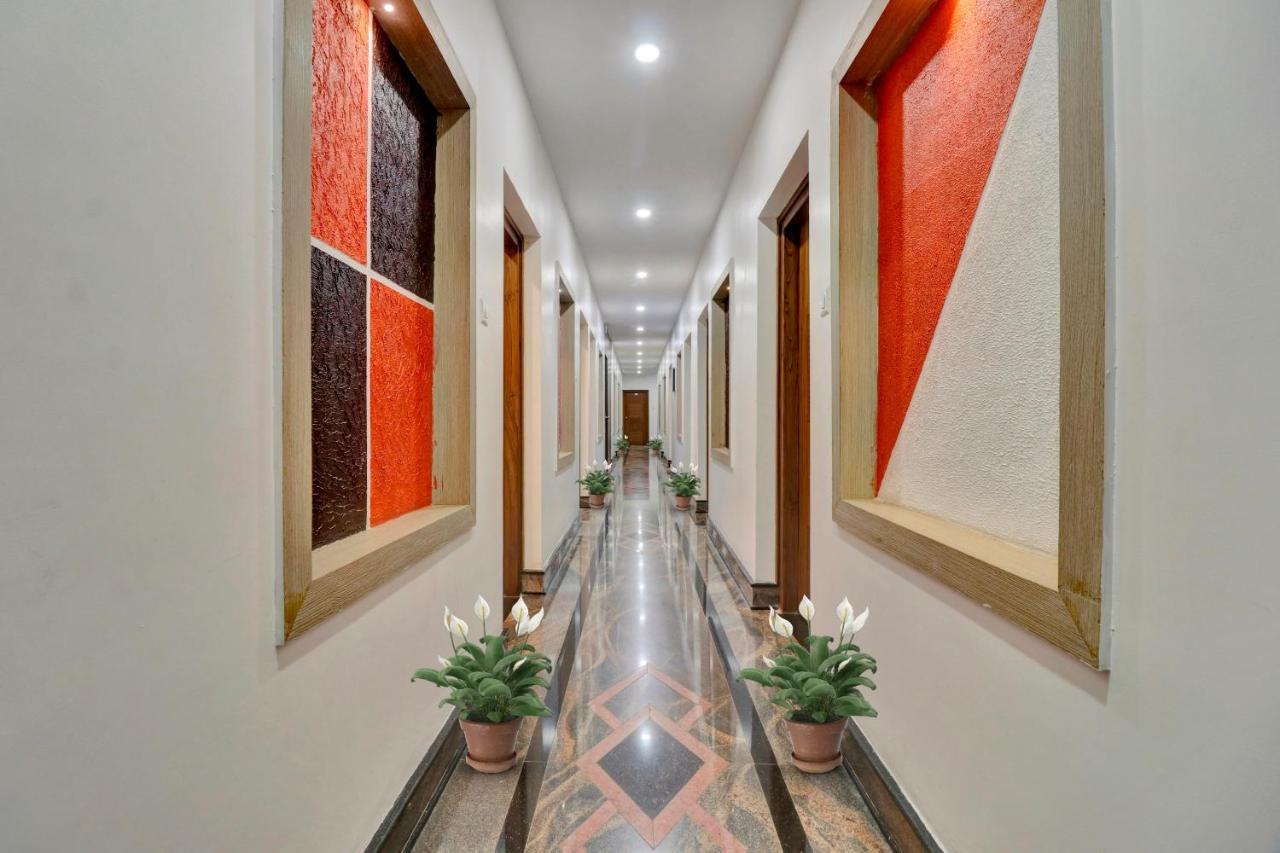 Oyo Townhouse 1070 Ramis Plaza Hotel Taliparamba Exterior photo