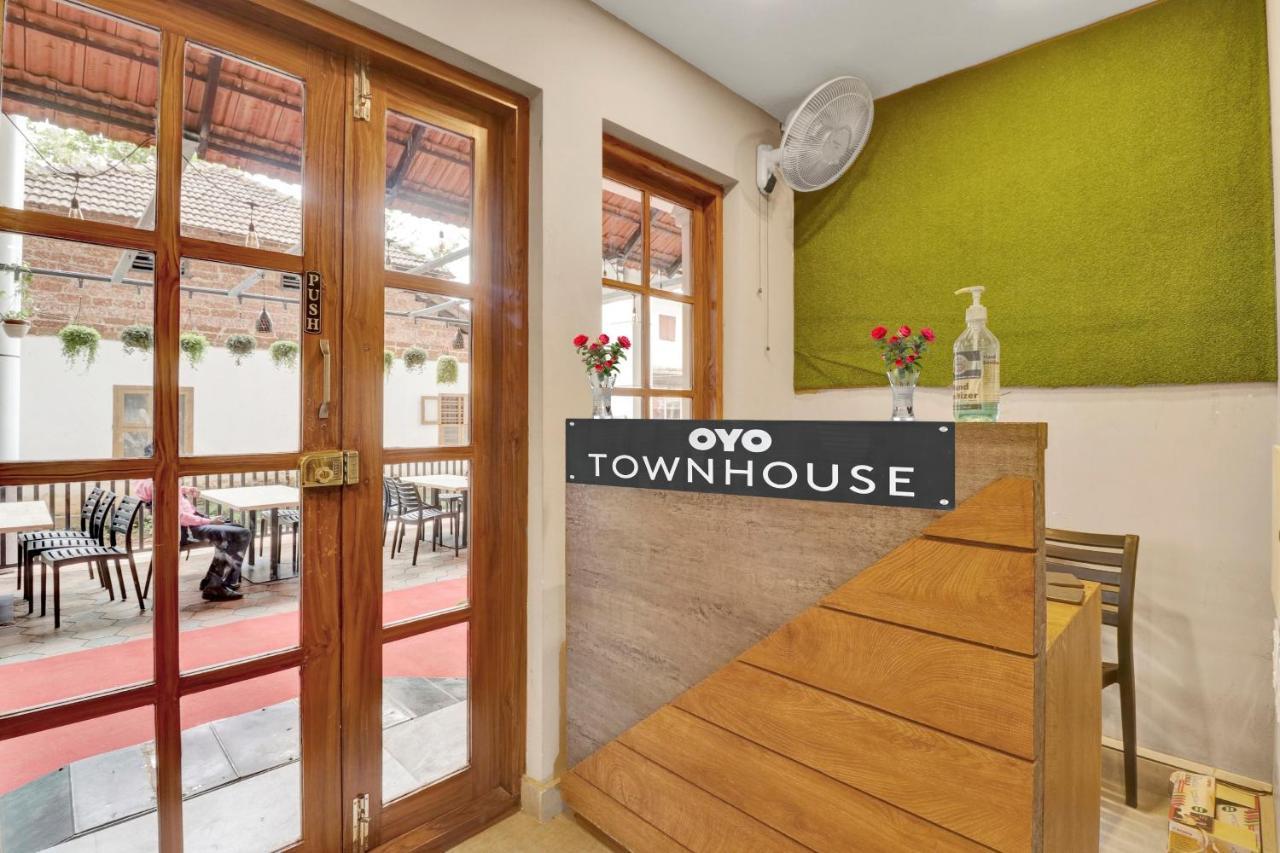 Oyo Townhouse 1070 Ramis Plaza Hotel Taliparamba Exterior photo