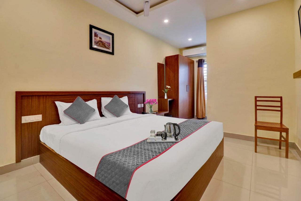 Oyo Townhouse 1070 Ramis Plaza Hotel Taliparamba Exterior photo